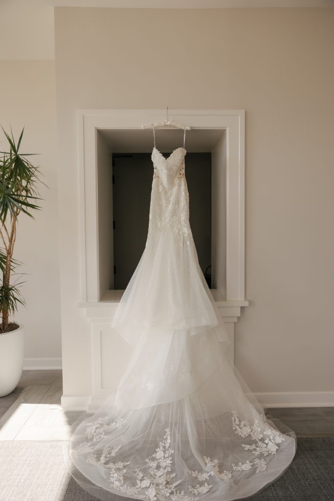 Isabella and Peter's first look, TwinEagles Club